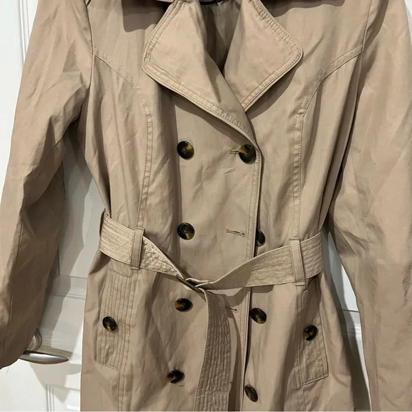 Reitmans beige color belted coat size 5 - Picture 2 of 10